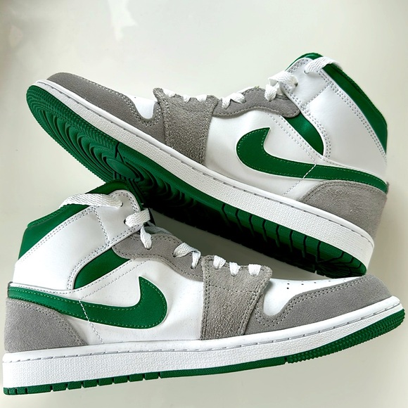 Air Jordan 1 Mid SE - Picture 4 of 7